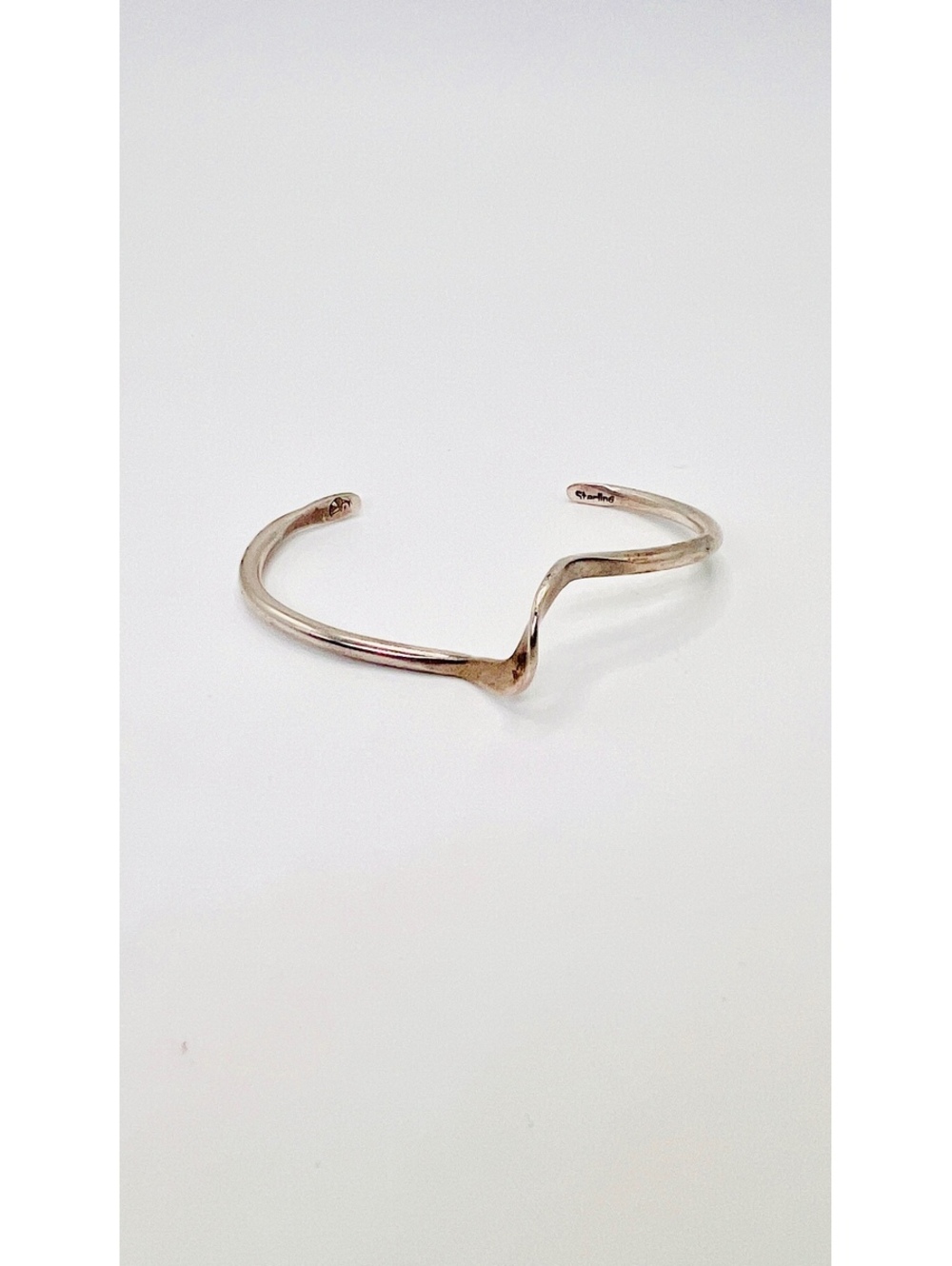 Vintage Sterling Silver Wishbone V Cuff Bracelet Pictorial Hallmark 11.64g